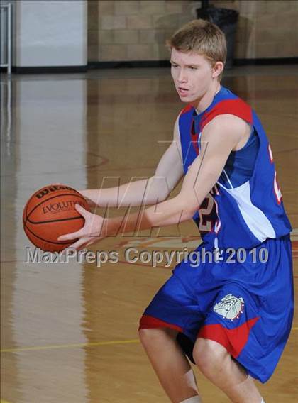 Thumbnail 3 in Washington vs. Folsom (MaxPreps Holiday Classic) photogallery.