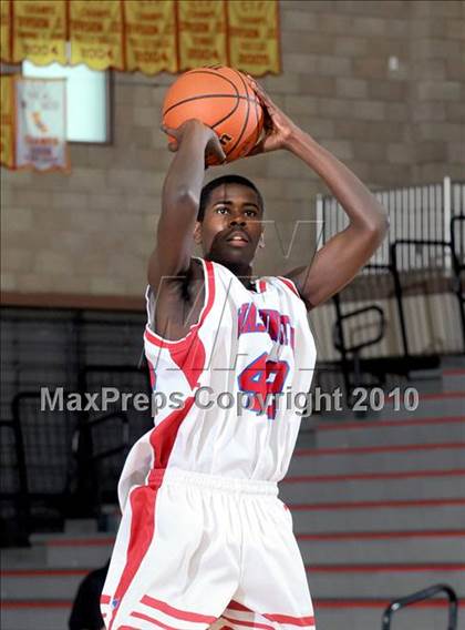 Thumbnail 2 in Washington vs. Folsom (MaxPreps Holiday Classic) photogallery.