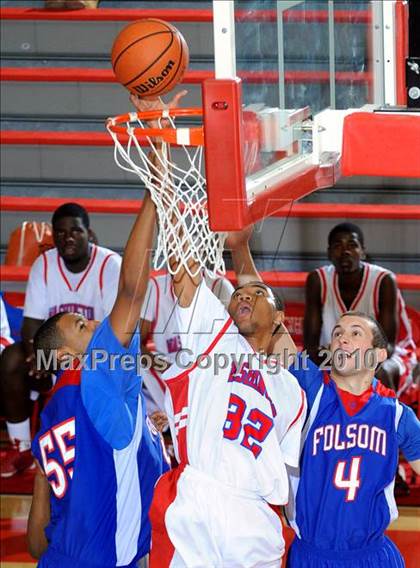 Thumbnail 1 in Washington vs. Folsom (MaxPreps Holiday Classic) photogallery.