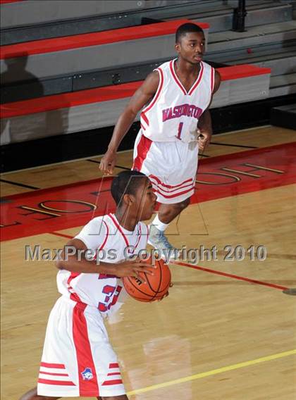 Thumbnail 2 in Washington vs. Folsom (MaxPreps Holiday Classic) photogallery.