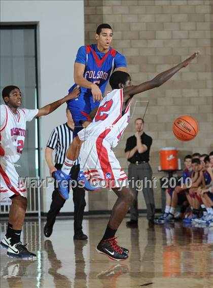Thumbnail 2 in Washington vs. Folsom (MaxPreps Holiday Classic) photogallery.