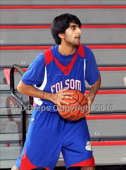 Thumbnail 1 in Washington vs. Folsom (MaxPreps Holiday Classic) photogallery.