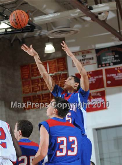 Thumbnail 3 in Washington vs. Folsom (MaxPreps Holiday Classic) photogallery.