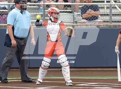 Thumbnail 2 in Bridgeland vs Tomball (UIL Softball 6A Region 2 Bi District) photogallery.