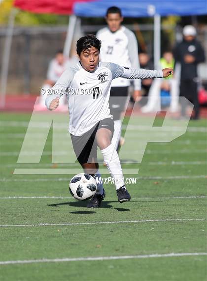 Thumbnail 3 in Santa Rosa vs Foothill (Winter Soccer Classic) photogallery.