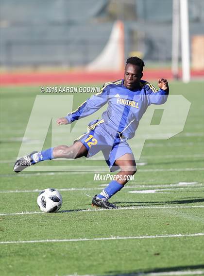 Thumbnail 3 in Santa Rosa vs Foothill (Winter Soccer Classic) photogallery.