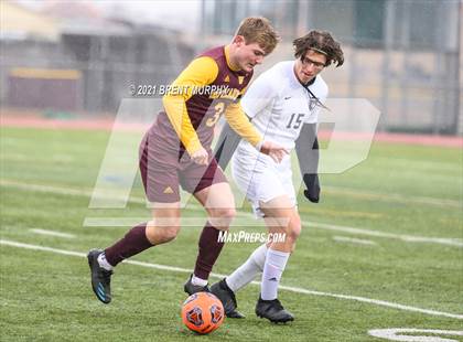 Thumbnail 2 in Windsor vs. Mesa Ridge (CHSAA 4A Playoffs Rd 1) photogallery.
