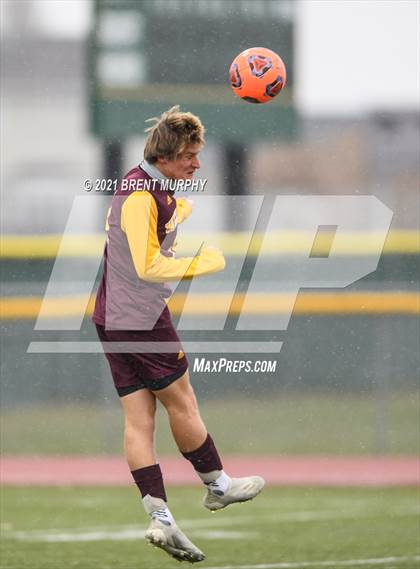 Thumbnail 1 in Windsor vs. Mesa Ridge (CHSAA 4A Playoffs Rd 1) photogallery.