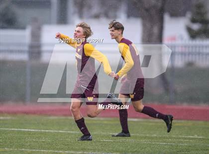 Thumbnail 1 in Windsor vs. Mesa Ridge (CHSAA 4A Playoffs Rd 1) photogallery.