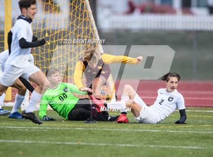Thumbnail 2 in Windsor vs. Mesa Ridge (CHSAA 4A Playoffs Rd 1) photogallery.