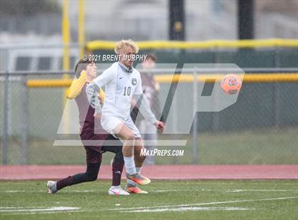 Thumbnail 1 in Windsor vs. Mesa Ridge (CHSAA 4A Playoffs Rd 1) photogallery.