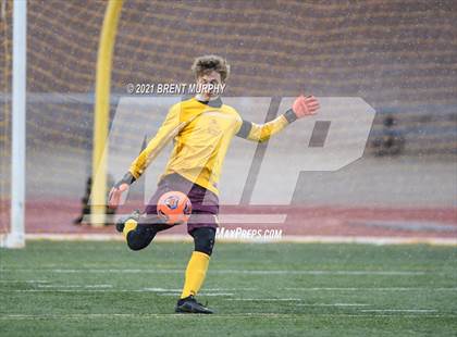 Thumbnail 2 in Windsor vs. Mesa Ridge (CHSAA 4A Playoffs Rd 1) photogallery.