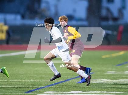 Thumbnail 2 in Windsor vs. Mesa Ridge (CHSAA 4A Playoffs Rd 1) photogallery.