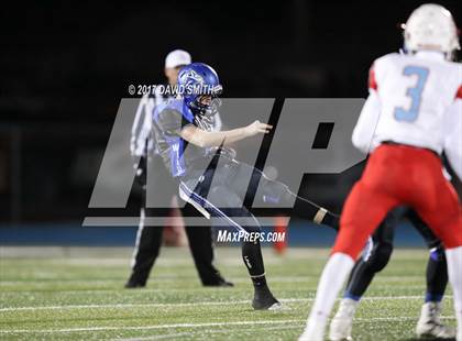Thumbnail 3 in Harrisonville vs. Webb City photogallery.