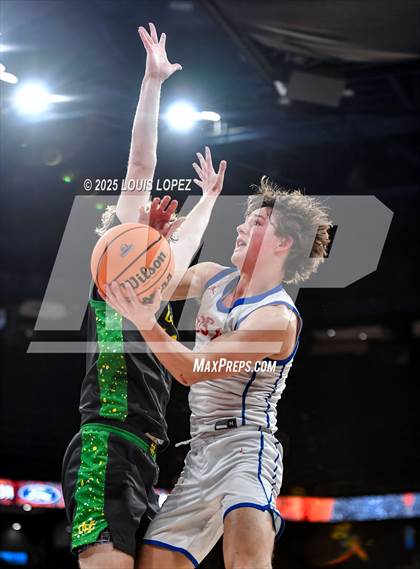 Thumbnail 3 in Los Alamitos vs. Mira Costa (CIF SS DIV 1 Championship) photogallery.