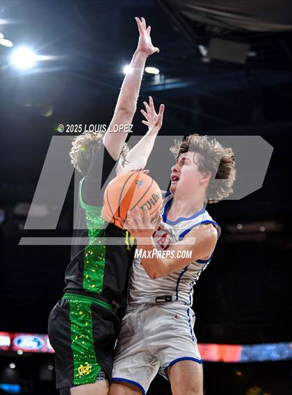 Thumbnail 2 in Los Alamitos vs. Mira Costa (CIF SS DIV 1 Championship) photogallery.