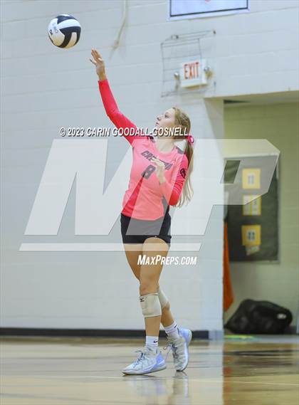 Thumbnail 3 in White Oak @ Croatan photogallery.
