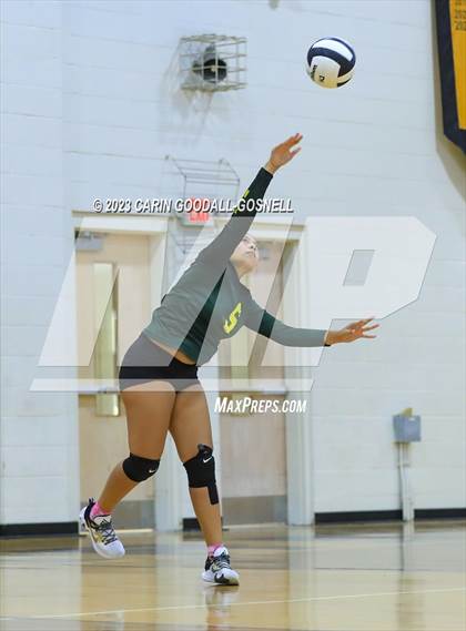 Thumbnail 2 in White Oak @ Croatan photogallery.