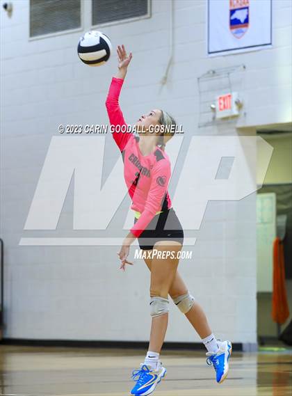 Thumbnail 3 in White Oak @ Croatan photogallery.