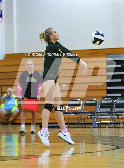 Thumbnail 3 in White Oak @ Croatan photogallery.