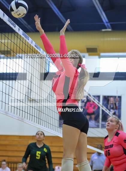 Thumbnail 3 in White Oak @ Croatan photogallery.