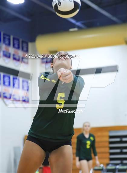 Thumbnail 3 in White Oak @ Croatan photogallery.