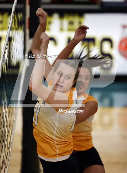 Thumbnail 2 in Lincoln @ Shenango photogallery.