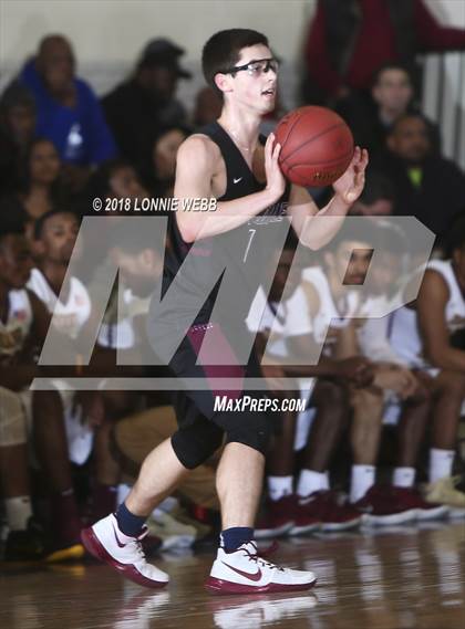 Thumbnail 2 in Scarsdale vs Mt. Vernon (Section 1 Class AA Quarter Final) photogallery.