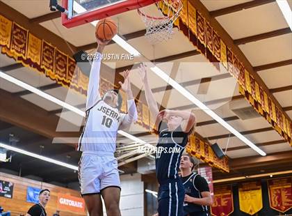 Thumbnail 2 in JSerra Catholic vs. Eastside Catholic (Torrey Pines Holiday Classic) photogallery.