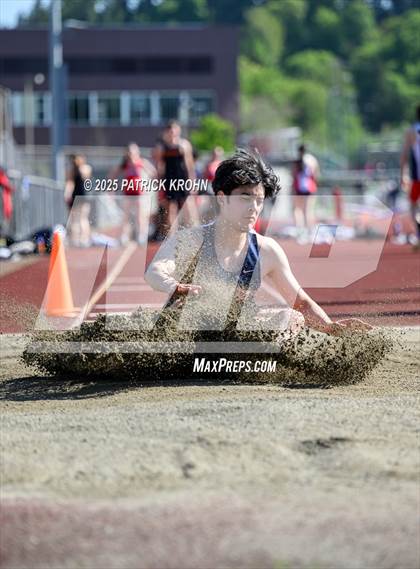 Thumbnail 1 in Newport - Bellevue vs Juanita (Long Jump) photogallery.