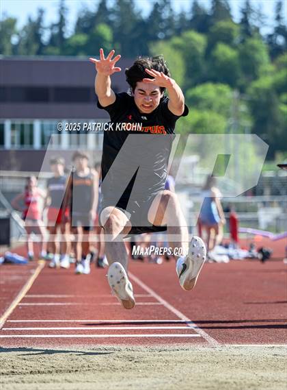 Thumbnail 3 in Newport - Bellevue vs Juanita (Long Jump) photogallery.