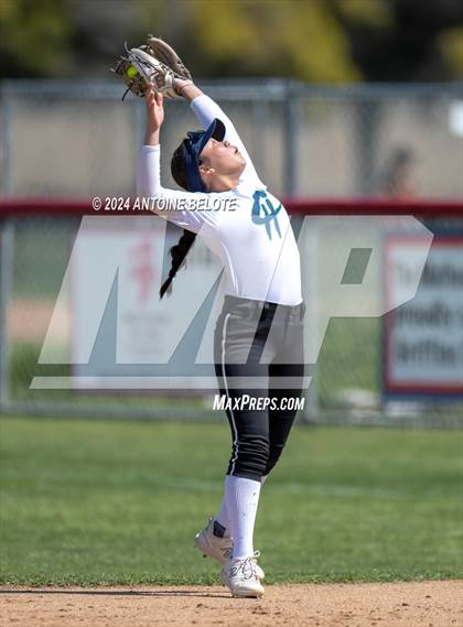 Thumbnail 1 in Los Alamitos vs. Chino Hills photogallery.