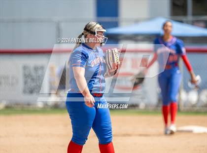 Thumbnail 3 in Los Alamitos vs. Chino Hills photogallery.