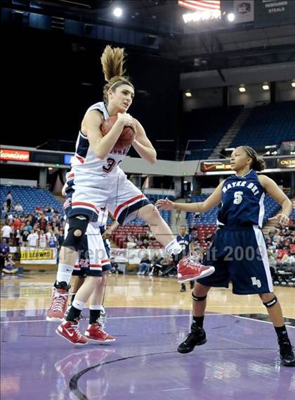 Thumbnail 2 in Modesto Christian vs. Mater Dei (CIF State D4 Final) photogallery.