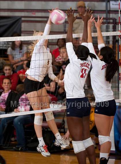 Thumbnail 3 in Alvin vs. Dulles (Pearland Volleyball Classic) photogallery.