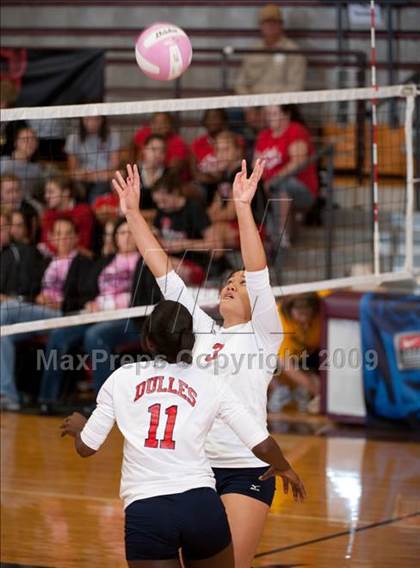 Thumbnail 1 in Alvin vs. Dulles (Pearland Volleyball Classic) photogallery.