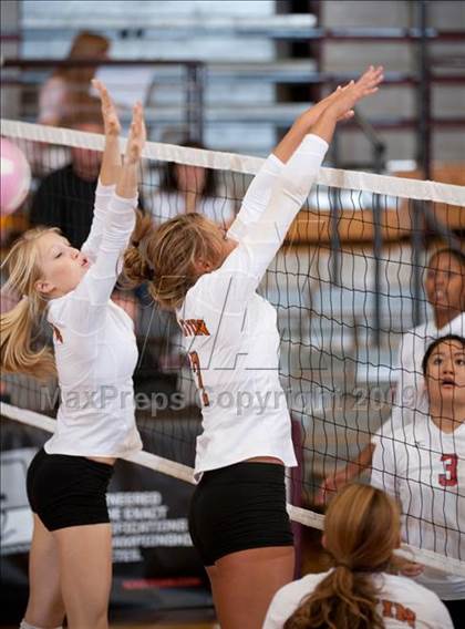 Thumbnail 3 in Alvin vs. Dulles (Pearland Volleyball Classic) photogallery.