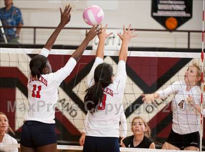 Thumbnail 1 in Alvin vs. Dulles (Pearland Volleyball Classic) photogallery.