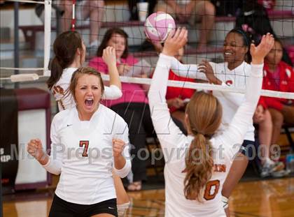 Thumbnail 3 in Alvin vs. Dulles (Pearland Volleyball Classic) photogallery.