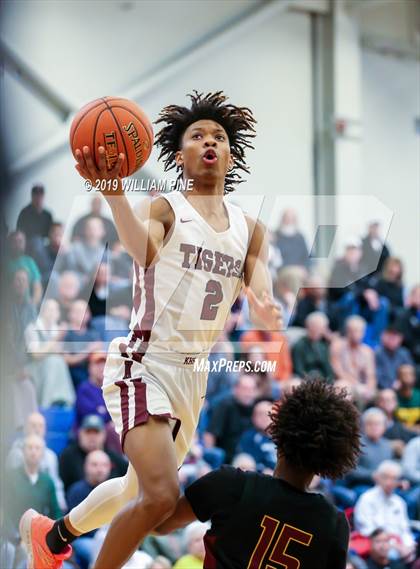 Thumbnail 3 in Mount Vernon vs. Kingston (NYSPHSAA Class AA Regional Final) photogallery.