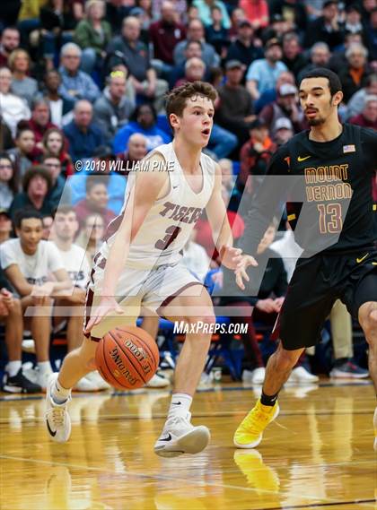 Thumbnail 2 in Mount Vernon vs. Kingston (NYSPHSAA Class AA Regional Final) photogallery.