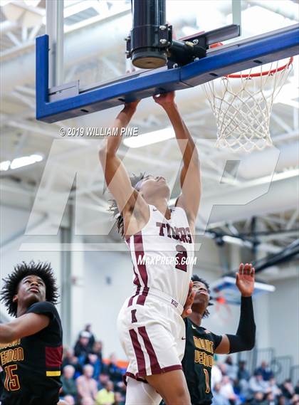 Thumbnail 1 in Mount Vernon vs. Kingston (NYSPHSAA Class AA Regional Final) photogallery.