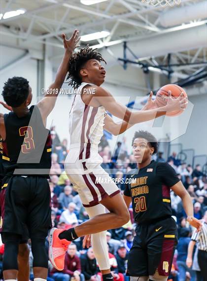 Thumbnail 3 in Mount Vernon vs. Kingston (NYSPHSAA Class AA Regional Final) photogallery.
