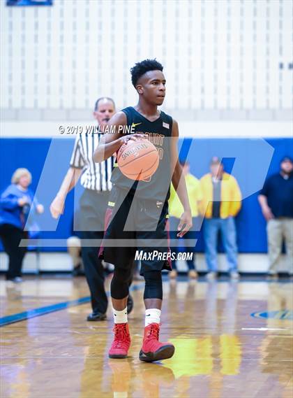 Thumbnail 2 in Mount Vernon vs. Kingston (NYSPHSAA Class AA Regional Final) photogallery.