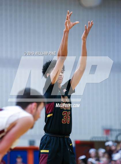 Thumbnail 2 in Mount Vernon vs. Kingston (NYSPHSAA Class AA Regional Final) photogallery.