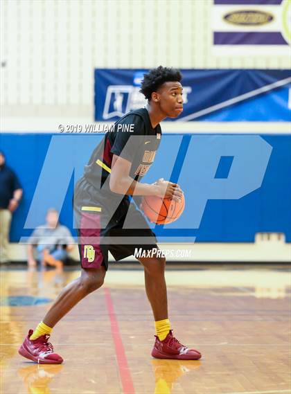 Thumbnail 3 in Mount Vernon vs. Kingston (NYSPHSAA Class AA Regional Final) photogallery.