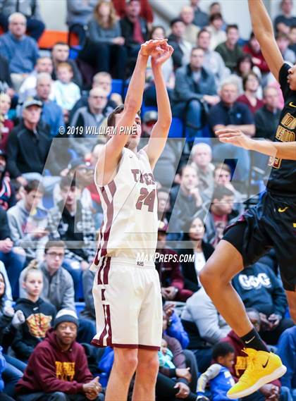 Thumbnail 1 in Mount Vernon vs. Kingston (NYSPHSAA Class AA Regional Final) photogallery.
