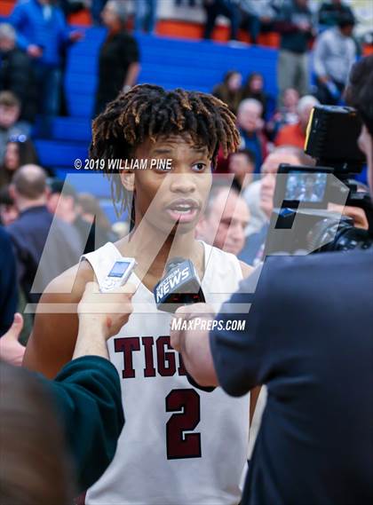 Thumbnail 2 in Mount Vernon vs. Kingston (NYSPHSAA Class AA Regional Final) photogallery.