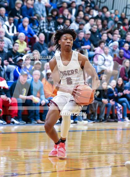 Thumbnail 3 in Mount Vernon vs. Kingston (NYSPHSAA Class AA Regional Final) photogallery.