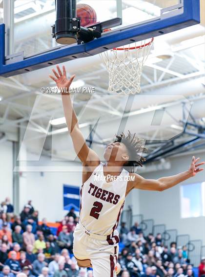Thumbnail 3 in Mount Vernon vs. Kingston (NYSPHSAA Class AA Regional Final) photogallery.